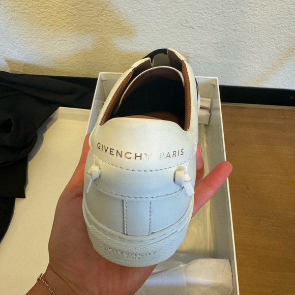 Consigned!! Givenchy sneakers - Picture 4 of 5